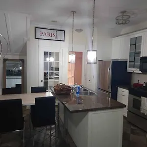 Corporate 2br Townhouse In Center Vancouver